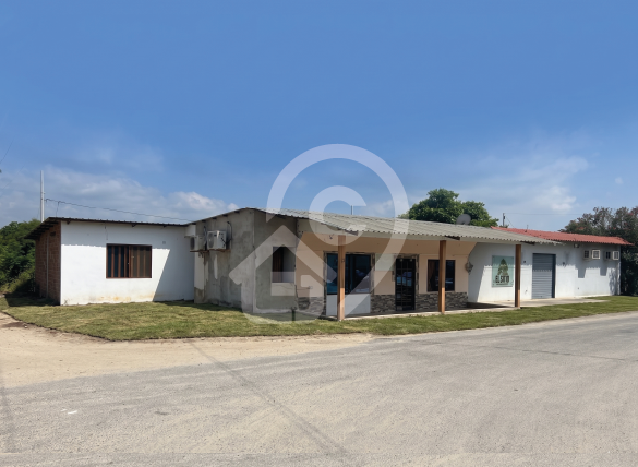 Propiedad en venta en Arenillas – Casa y área comercial