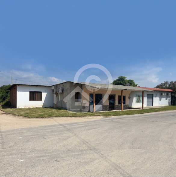 Propiedad en venta en Arenillas – Casa y área comercial