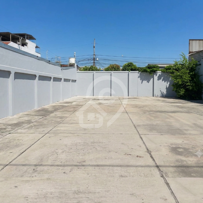 Terreno en venta en Av. Bolívar Madero Vargas en Machala
